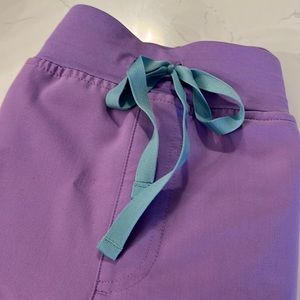 Zamora joggers size large, Catarina 1 pocket scrub top size large